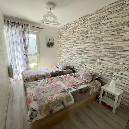 Apartamento Victoria-T2-41m2-Balcon, wifi, linge, produits, ménage inclus Reims Exterior foto