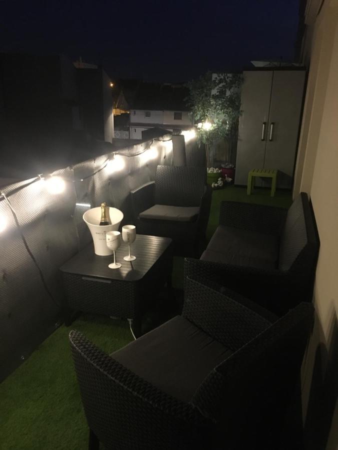 Apartamento Victoria-T2-41m2-Balcon, wifi, linge, produits, ménage inclus Reims Exterior foto